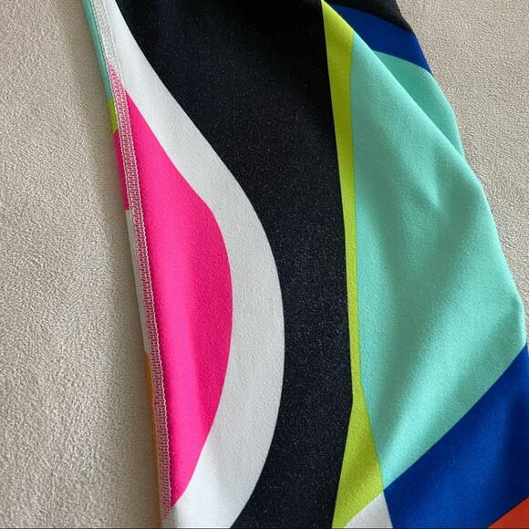 Fabletics Winn Printed PowerHold Capri Size XS Multicolor 90s Barbie Geometric - Picture 7 of 9